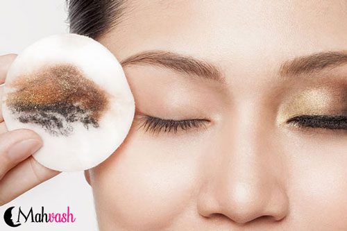 طرز استفاده از محلول پاک کننده آرایش چشم نوتروژینا
